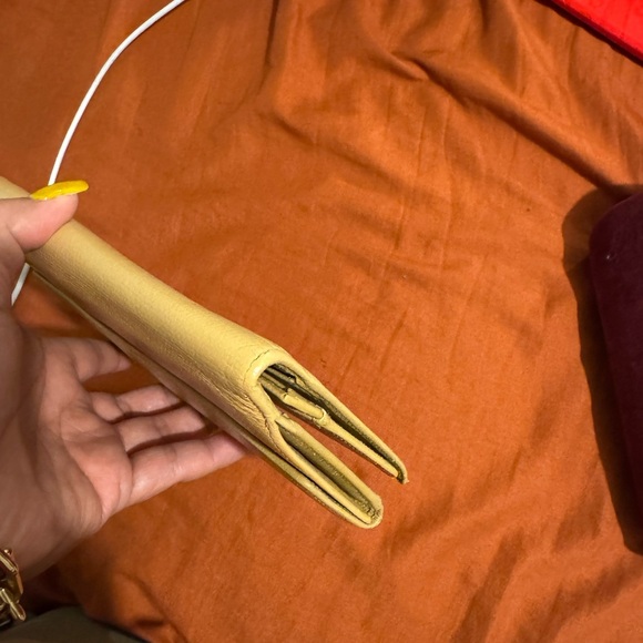 Chanel Cream Leather Wallet - Picture 4 of 9